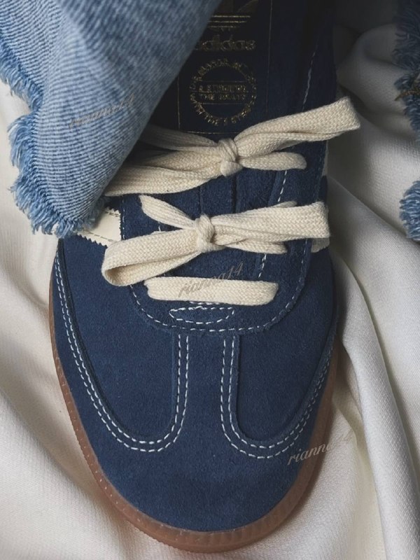 Adidas Samba / Night Indigo Warm Vanilla Gum · Photo 3