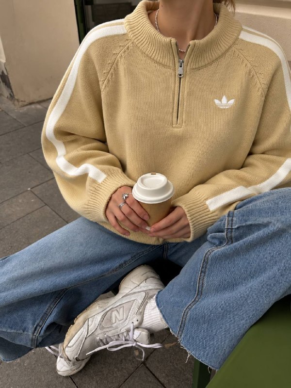 Adidas sweatshirt · Photo 3