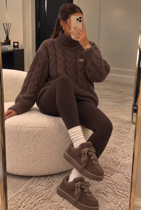 Ugg brown sweater · Photo 2
