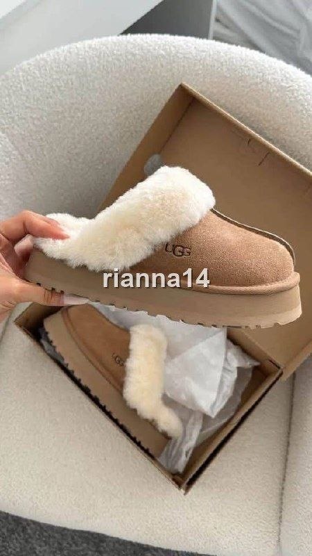 Ugg shearling slippers · Photo 2