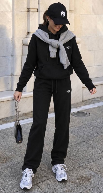 Ugg black sweat suit · Photo 3