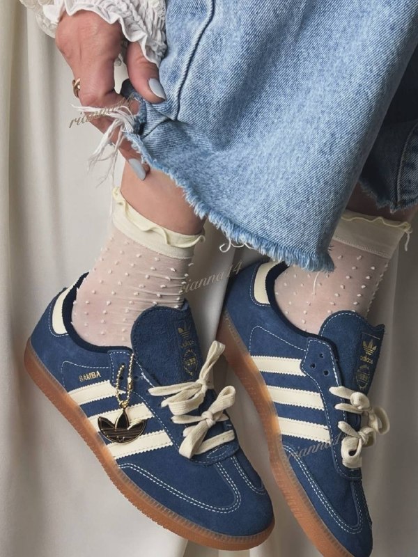 Adidas Samba / Night Indigo Warm Vanilla Gum · Photo 4