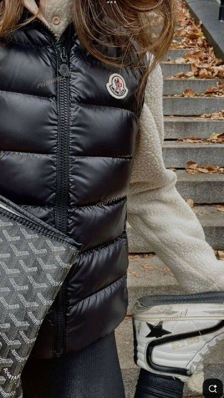 Schwarze Daunenjacke Moncler · Foto 4